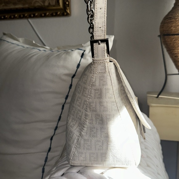 Authentic Fendi medium size bag - Picture 5 of 15